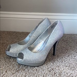 Sparkly heels size 6 never worn